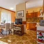 2 Bedroom Beach Front Apartment In Pula *