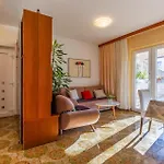 2 Bedroom Beach Front Apartment In Pula