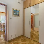 2 Bedroom Beach Front Apartment In Pula