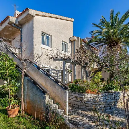 2 Bedroom Front In * Pula