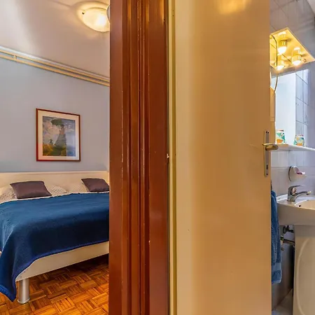 2 Bedroom Front In Pula