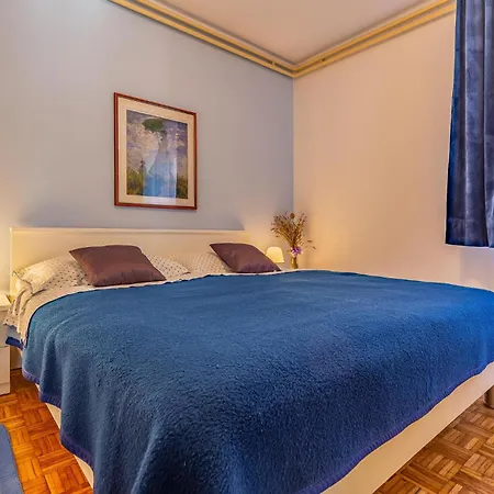 2 Bedroom Front In Apartament *