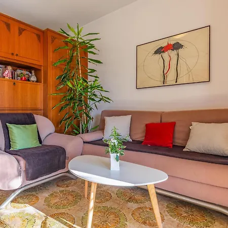 2 Bedroom Front In Apartament *