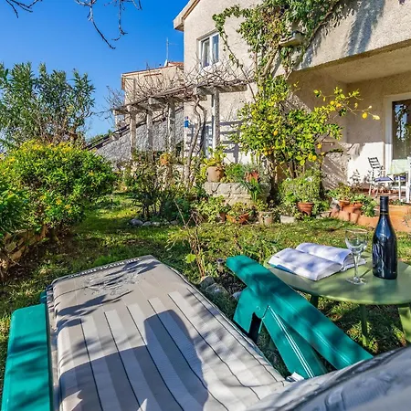 2 Bedroom Front In Pula