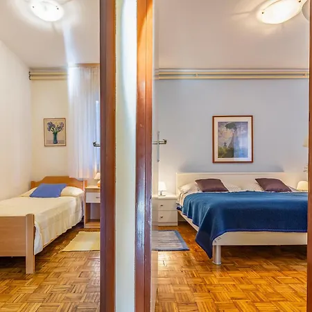 2 Bedroom Front In Apartment