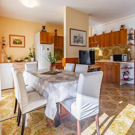 2 Bedroom Front In Apartamento *