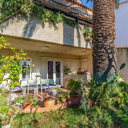 2 Bedroom Front In Pula