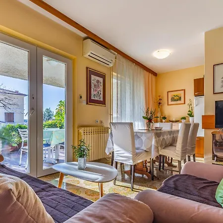 Apartament 2 Bedroom Front In Pula