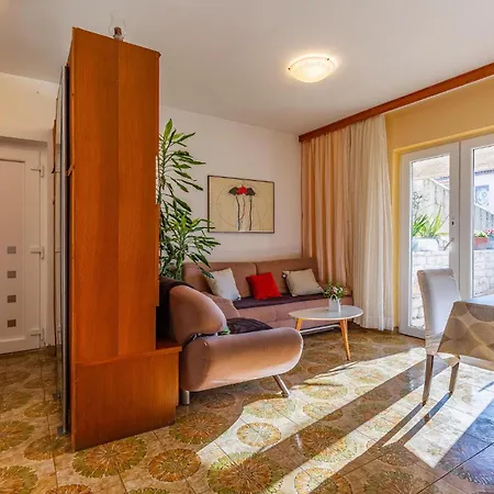 2 Bedroom Front In