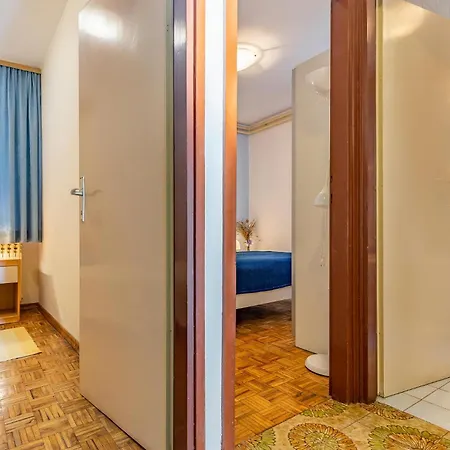 2 Bedroom Front In Pula