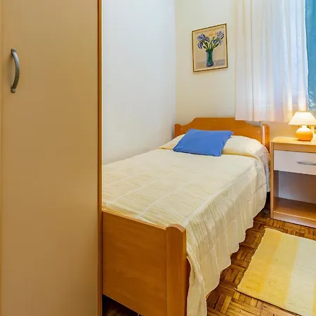 2 Bedroom Front In Pula