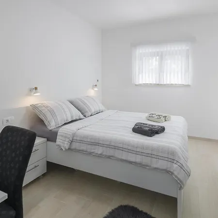 Lovely In With Wifi Apartment Porec