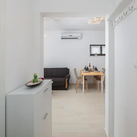 Apartment Lovely In With Wifi Porec