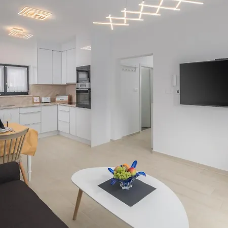 Lovely In With Wifi Apartment Porec