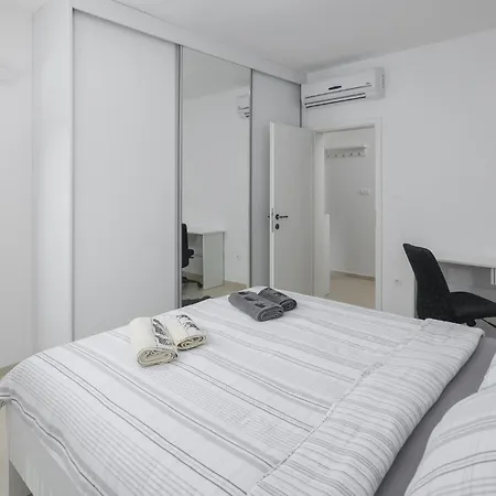 Apartment Lovely In With Wifi *