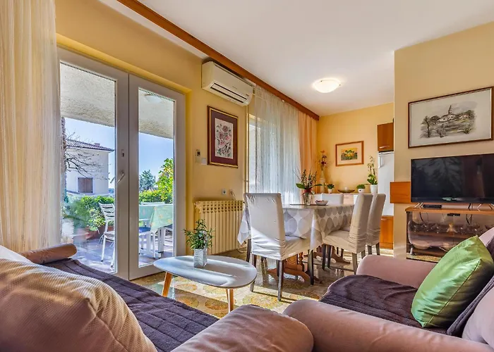 Apartament Lovely In With Wifi Pula