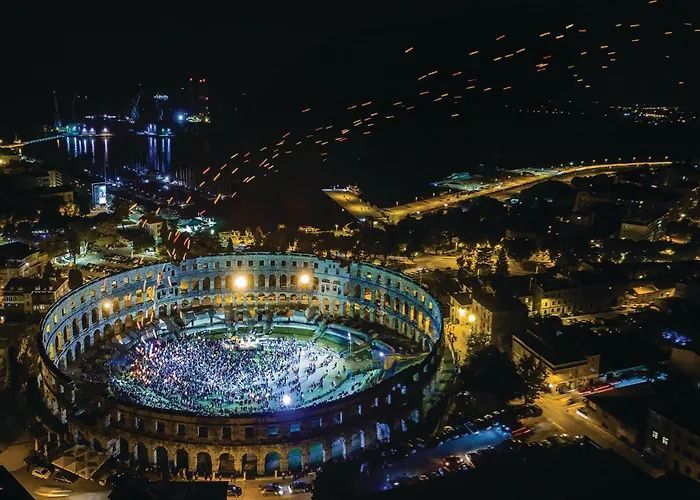 Lovely In With Wifi Apartament Pula